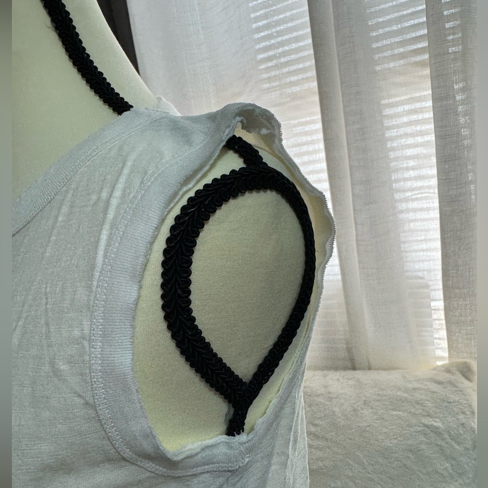 For The Republic White Tank Top - Picture 3 of 6